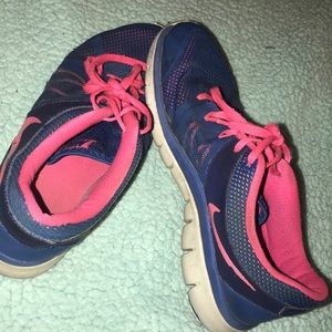 nike sneakers PLEASE READ DESCRIPTION